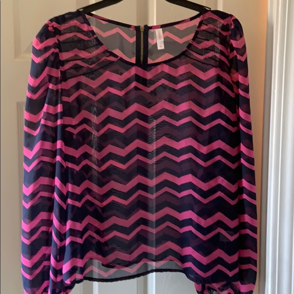 Women’s Navy and pink chevron blouse. Size L